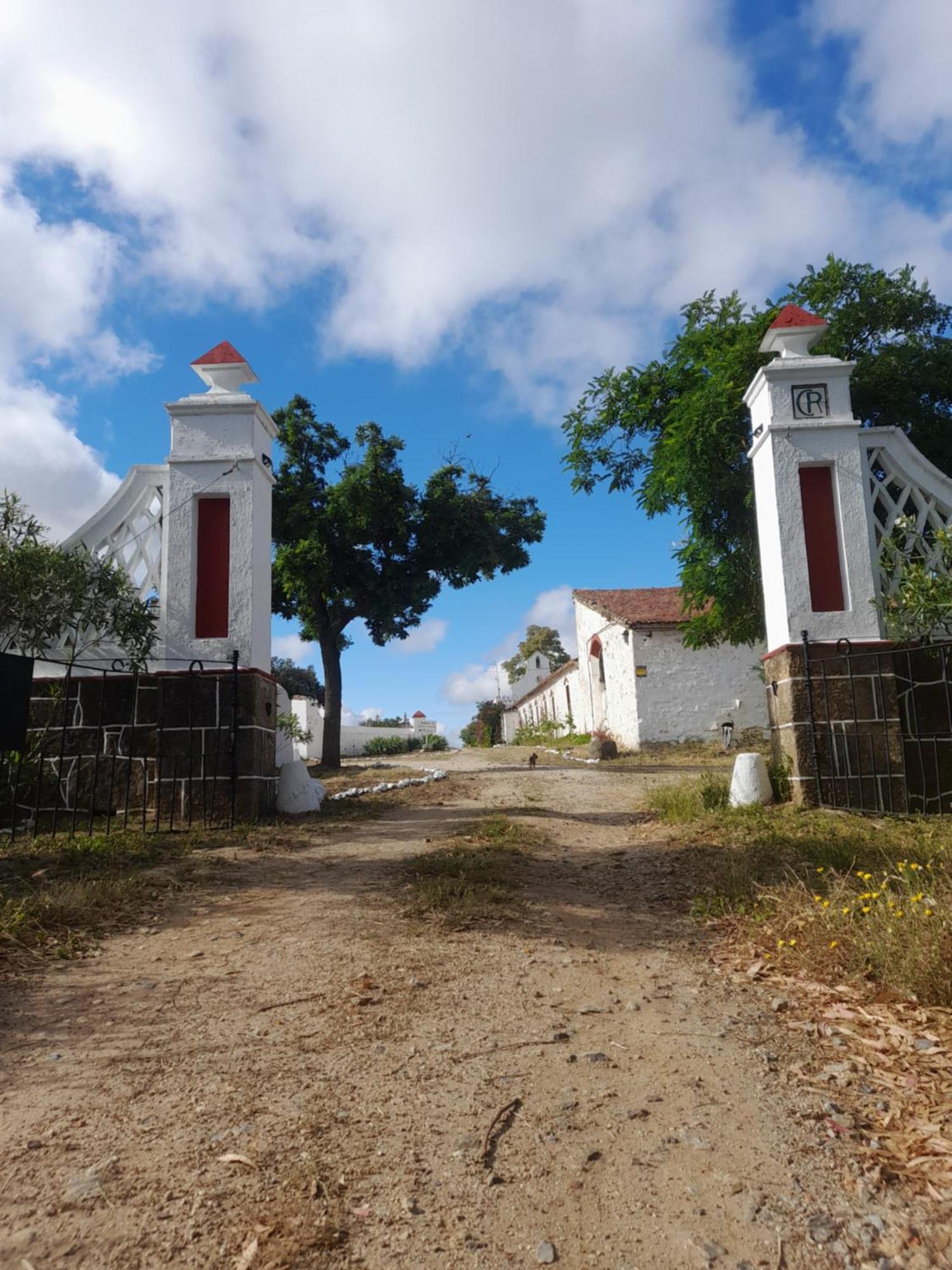 Hotel Rural El Vaqueril 纳瓦斯-德尔马德罗尼奥 外观 照片
