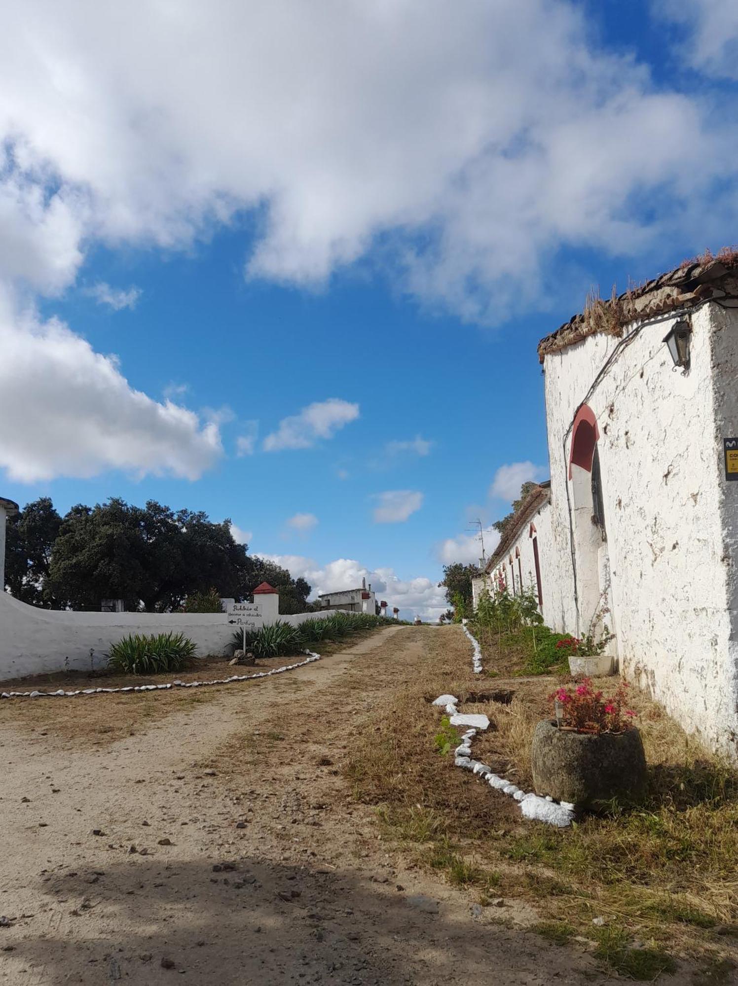 Hotel Rural El Vaqueril 纳瓦斯-德尔马德罗尼奥 外观 照片
