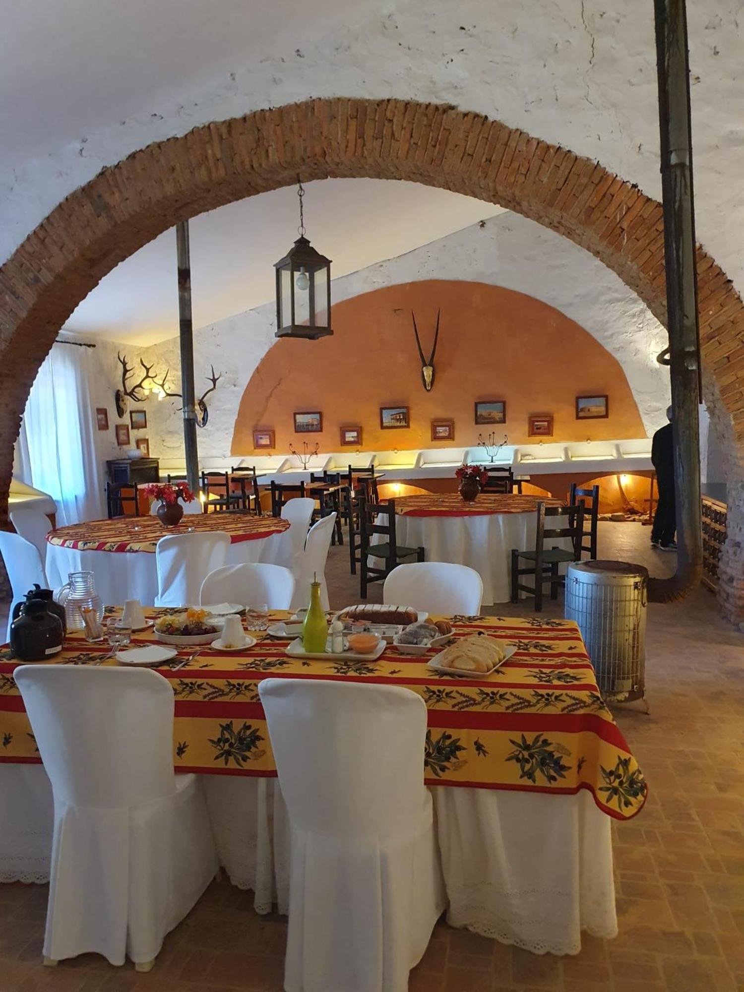 Hotel Rural El Vaqueril 纳瓦斯-德尔马德罗尼奥 外观 照片