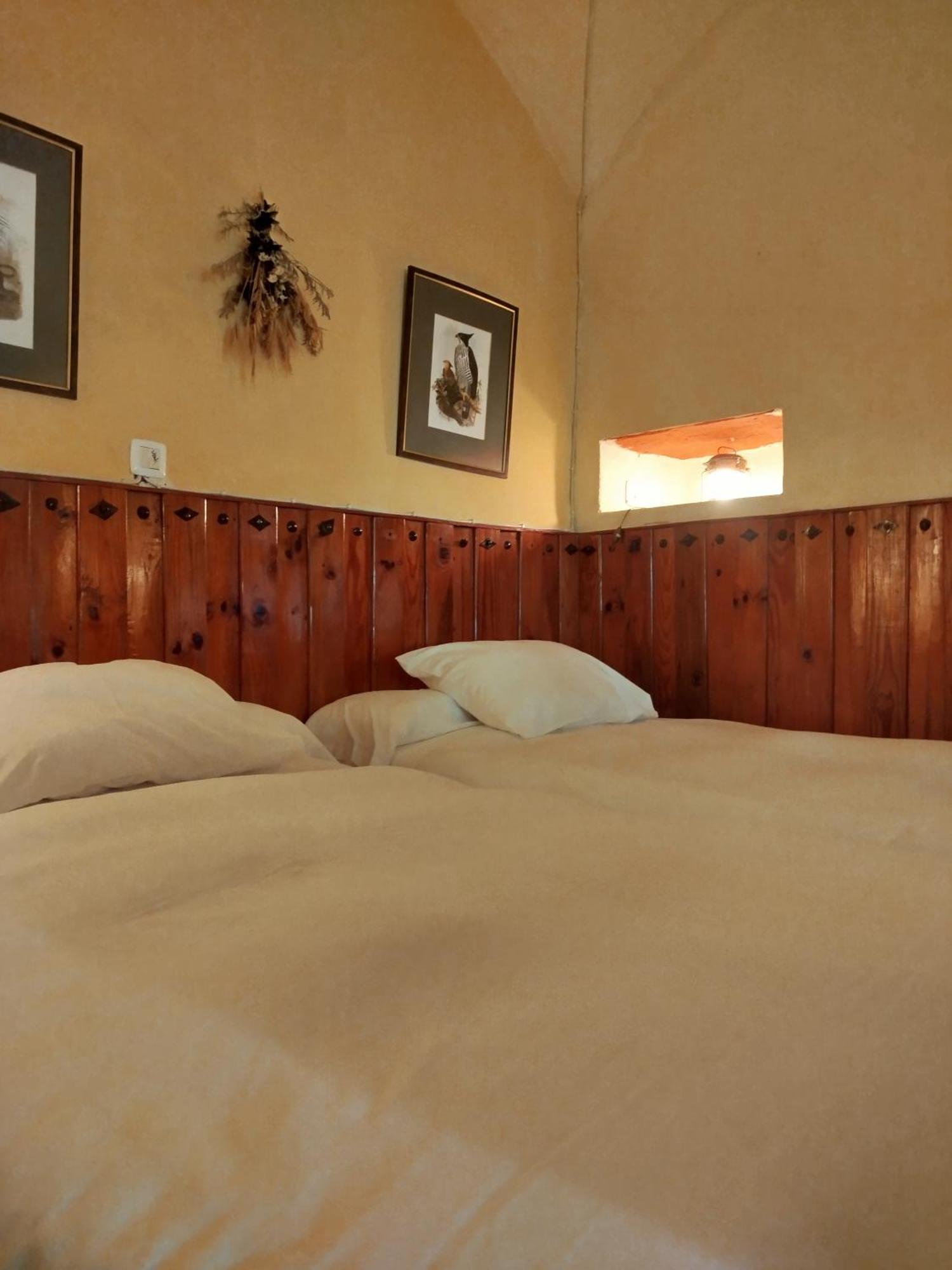 Hotel Rural El Vaqueril 纳瓦斯-德尔马德罗尼奥 外观 照片