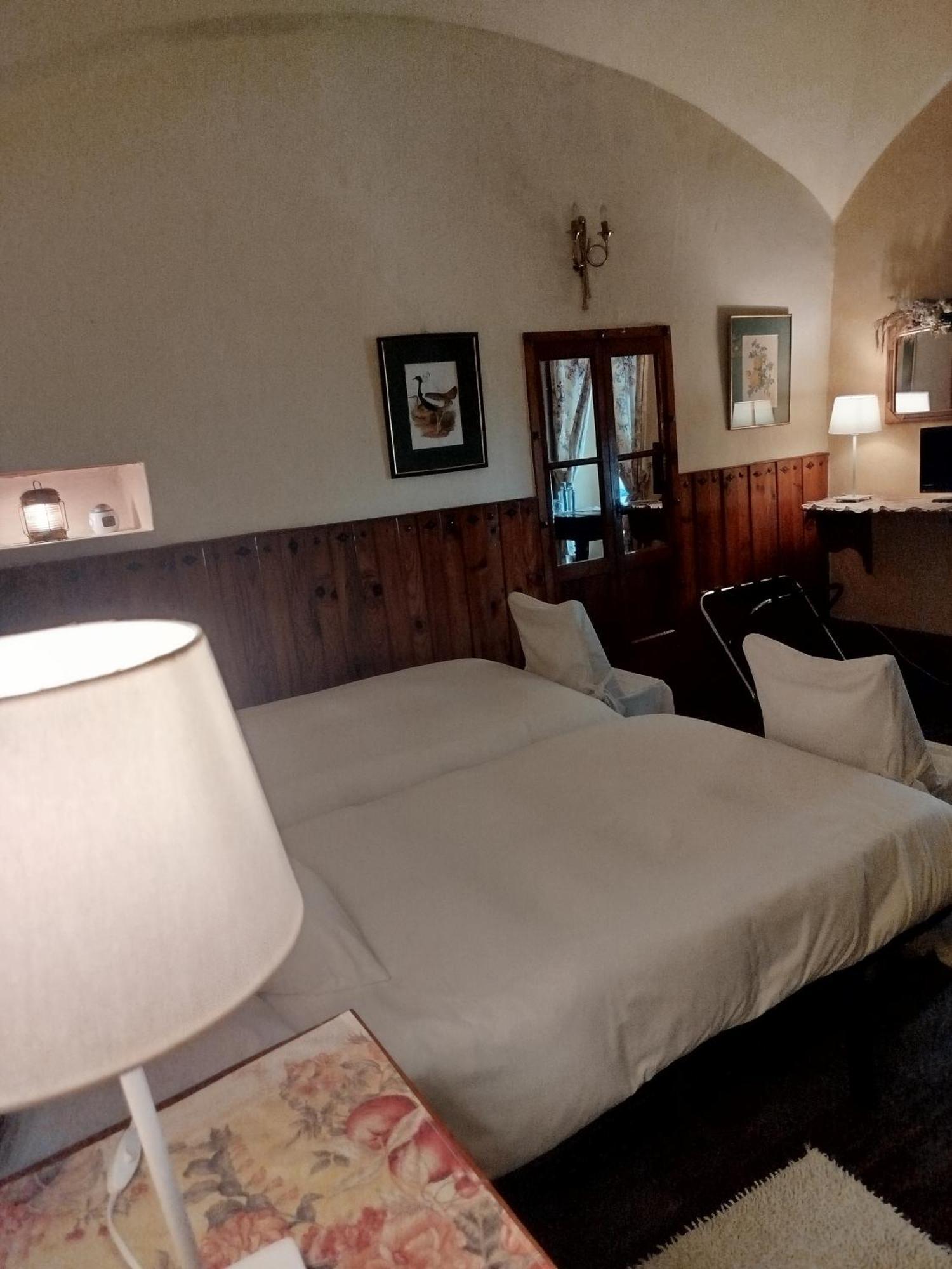 Hotel Rural El Vaqueril 纳瓦斯-德尔马德罗尼奥 外观 照片