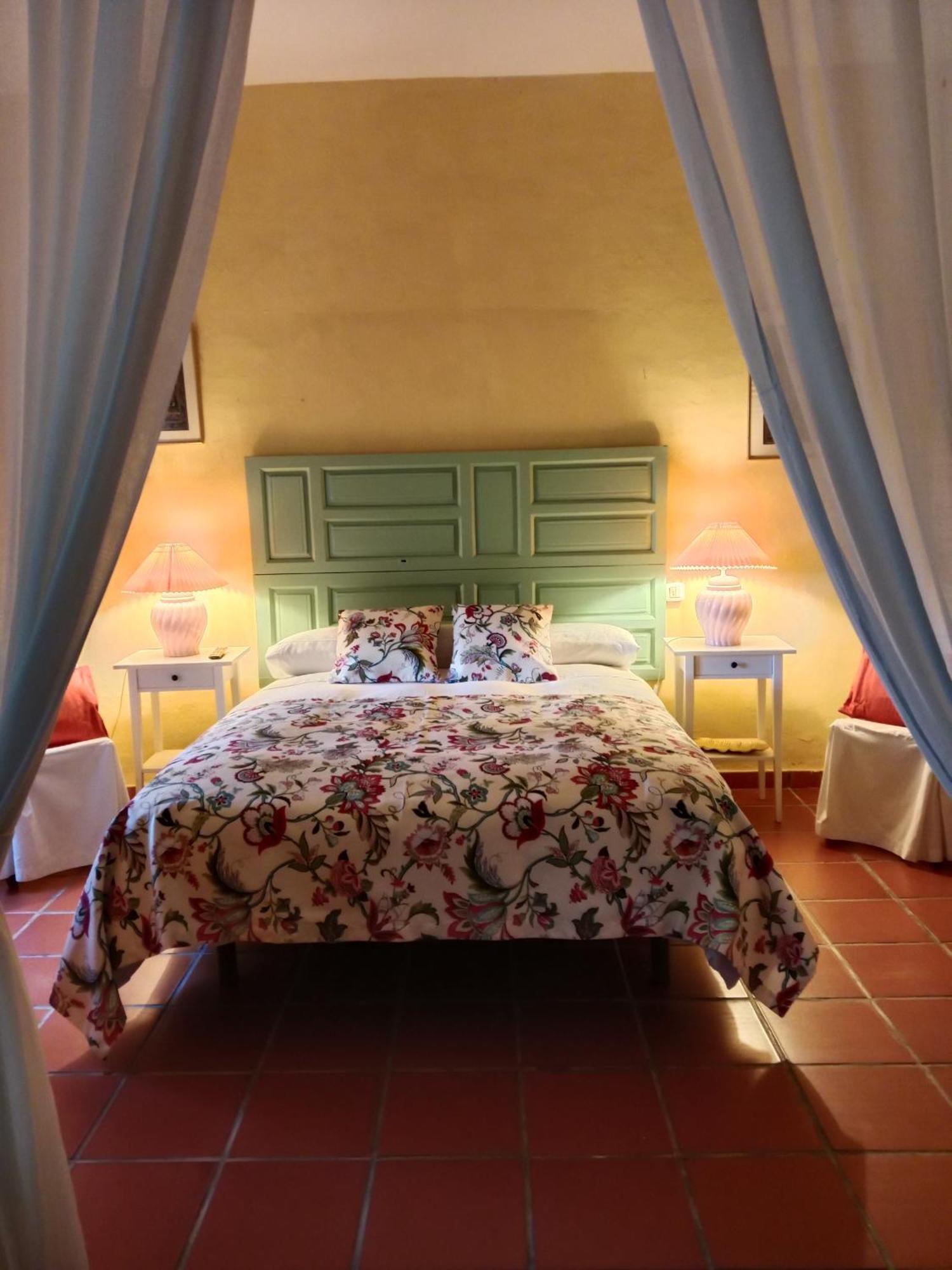 Hotel Rural El Vaqueril 纳瓦斯-德尔马德罗尼奥 外观 照片